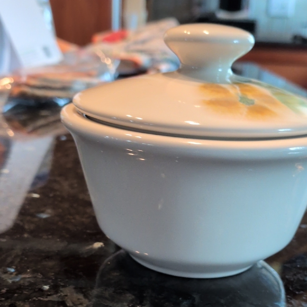 Franciscan  floral Covered Sugar Bowl with Orange, Yellow and pink Floral Motif - Picture 5 of 6